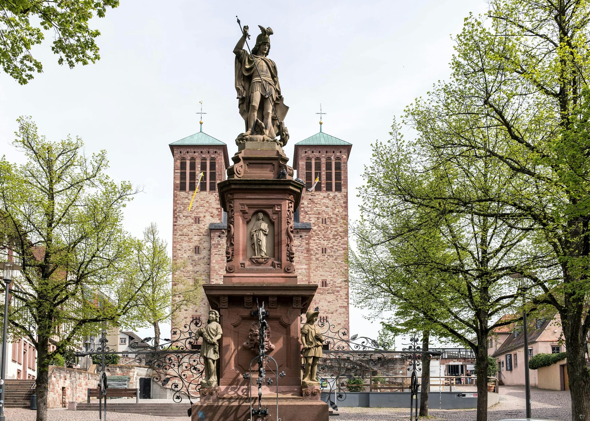 What Are The Best Practices For Creating A Visually Appealing And Engaging Social Media Presence For A Restaurant Or Bar? What Are The Best Practices For Creating A Visually Appealing And Engaging Social Media Presence For A Restaurant Or Bar?